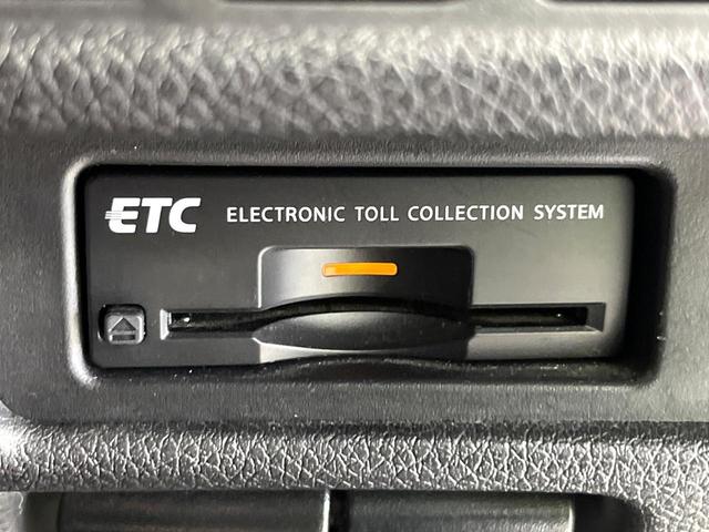 エクストレイル ２０Ｘｔｔ　エマージェンシーブレーキパッケージ　４ＷＤ　７人乗　禁煙車　パノラマルーフ　衝突軽減　純正ナビ　全周囲カメラ　クルコン　電動リアゲート　ＬＥＤライト　オートライト　オートエアコン　ダウンヒルアシスト　横滑り防止装置　純正１８ＡＷ（7枚目）