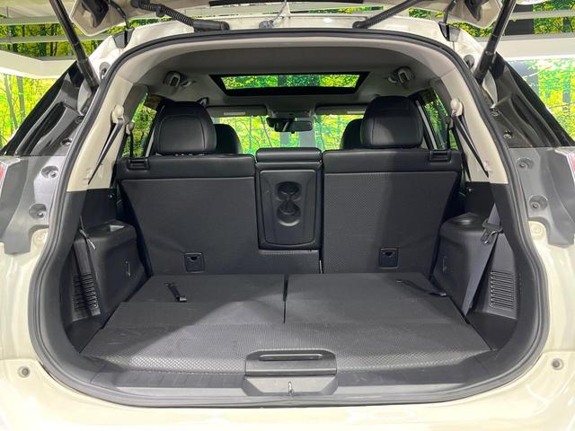 エクストレイル ２０Ｘｔｔ　エマージェンシーブレーキパッケージ　４ＷＤ　７人乗　禁煙車　パノラマルーフ　衝突軽減　純正ナビ　全周囲カメラ　クルコン　電動リアゲート　ＬＥＤライト　オートライト　オートエアコン　ダウンヒルアシスト　横滑り防止装置　純正１８ＡＷ（10枚目）