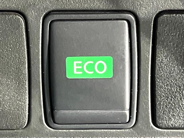 エクストレイル ２０Ｘｔｔ　エマージェンシーブレーキパッケージ　４ＷＤ　７人乗　禁煙車　パノラマルーフ　衝突軽減　純正ナビ　全周囲カメラ　クルコン　電動リアゲート　ＬＥＤライト　オートライト　オートエアコン　ダウンヒルアシスト　横滑り防止装置　純正１８ＡＷ（26枚目）