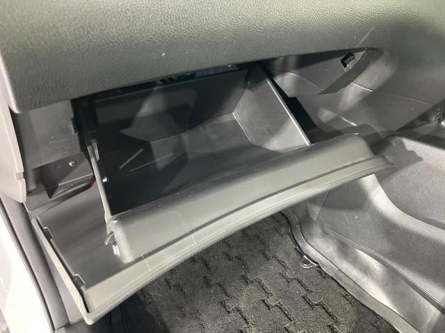 エクストレイル ２０Ｘｔｔ　エマージェンシーブレーキパッケージ　４ＷＤ　７人乗　禁煙車　パノラマルーフ　衝突軽減　純正ナビ　全周囲カメラ　クルコン　電動リアゲート　ＬＥＤライト　オートライト　オートエアコン　ダウンヒルアシスト　横滑り防止装置　純正１８ＡＷ（31枚目）