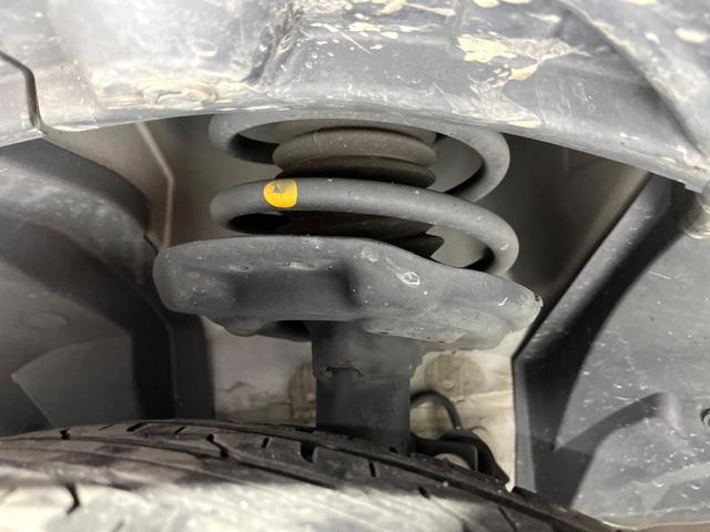 エクストレイル ２０Ｘｔｔ　エマージェンシーブレーキパッケージ　４ＷＤ　７人乗　禁煙車　パノラマルーフ　衝突軽減　純正ナビ　全周囲カメラ　クルコン　電動リアゲート　ＬＥＤライト　オートライト　オートエアコン　ダウンヒルアシスト　横滑り防止装置　純正１８ＡＷ（33枚目）