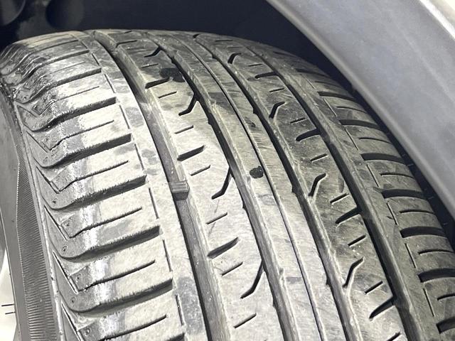 エクストレイル ２０Ｘｔｔ　エマージェンシーブレーキパッケージ　４ＷＤ　７人乗　禁煙車　パノラマルーフ　衝突軽減　純正ナビ　全周囲カメラ　クルコン　電動リアゲート　ＬＥＤライト　オートライト　オートエアコン　ダウンヒルアシスト　横滑り防止装置　純正１８ＡＷ（35枚目）