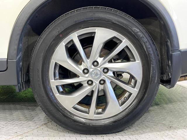 エクストレイル ２０Ｘｔｔ　エマージェンシーブレーキパッケージ　４ＷＤ　７人乗　禁煙車　パノラマルーフ　衝突軽減　純正ナビ　全周囲カメラ　クルコン　電動リアゲート　ＬＥＤライト　オートライト　オートエアコン　ダウンヒルアシスト　横滑り防止装置　純正１８ＡＷ（36枚目）