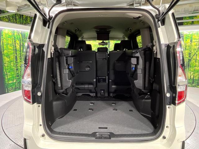 セレナ ハイウェイスターＶ　禁煙車　後期型　プロパイロット　衝突軽減　純正１０型ナビ　全周囲カメラ　フリップダウンモニター　両側電動スライド　ブラインドスポットモニター　デジタルインナーミラー　リアオートエアコン　ＥＴＣ（10枚目）