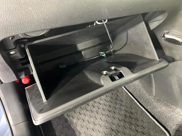 スイフト スタイル－ＤＪＥ　禁煙車　メモリーナビ　バックカメラ　オートエアコン　シートヒーター　パドルシフト　ＥＴＣ　ＨＩＤライト　オートライト　シートリフター　スマートキー　横滑り防止装置　純正１６インチアルミホイール（34枚目）