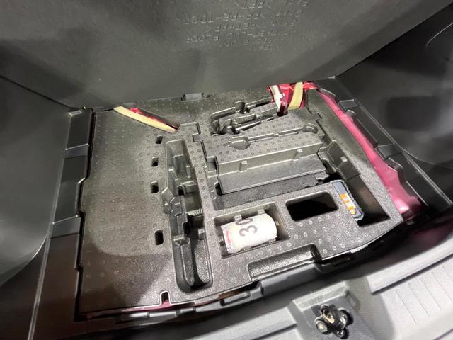 オーラ Ｇ　レザーエディション　禁煙車　２トーンカラー　プロパイロット　衝突軽減　ＢＯＳＥサウンド　純正９型ナビ　全周囲カメラ　シートヒーター　デジタルルームミラー　ブラインドスポットモニター　ステアリングヒーター　ＥＴＣ　ドラレコ（51枚目）