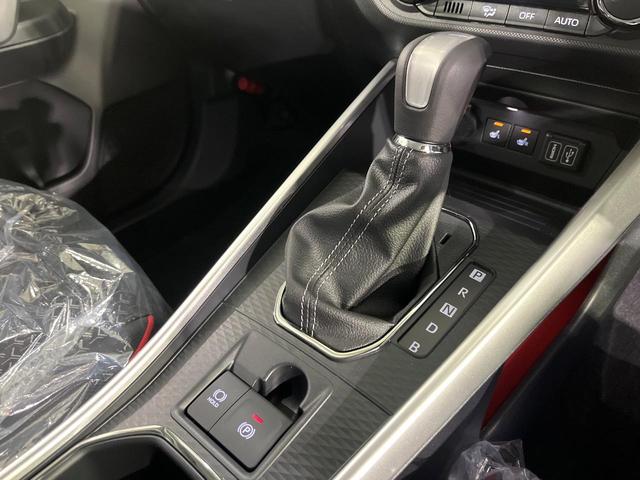 ライズ Ｚ　ハイブリッド車　登録済未使用車　スマートアシスト　純正９型ディスプレイ　全周囲カメラ　前席シートヒーター　コーナーセンサー　シーケンシャルターンランプ　ＬＥＤライト　オートライト　オートエアコン（6枚目）