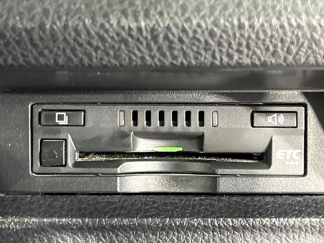 エスクァイア ハイブリッドＸｉ　禁煙車　７人乗り　セーフティセンス　純正ナビ　バックカメラ　両側電動スライド　前席シートヒーター　車線逸脱警報　オートハイビーム　ＬＥＤライト　デュアルオートエアコン　ドラレコ　スマートキー　ＥＴＣ（7枚目）