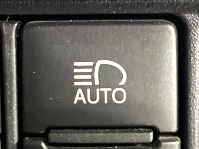 エスクァイア ハイブリッドＸｉ　禁煙車　７人乗り　セーフティセンス　純正ナビ　バックカメラ　両側電動スライド　前席シートヒーター　車線逸脱警報　オートハイビーム　ＬＥＤライト　デュアルオートエアコン　ドラレコ　スマートキー　ＥＴＣ（23枚目）