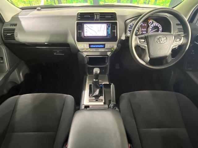 ランドクルーザープラド ＴＸ　後期型　７人乗り　４ＷＤ　禁煙車　セーフティセンス　メモリーナビ　バックカメラ　コーナーセンサー　ＬＥＤライト　オートハイビーム　レーダークルーズコントロール　ブラックルーフレール（2枚目）