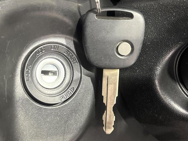 ジムニー ＸＧ　４ＷＤ　禁煙車　ＭＴ車　ターボ　セーフティサポート　デジタルインナーミラー　オートライト　ＬＥＤライト　車線逸脱警報　ダウンヒルアシストコントロール　アイドリングストップ　キーレス（25枚目）