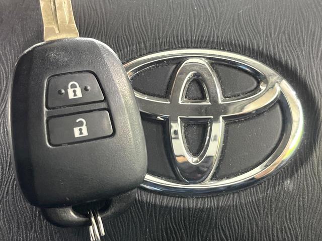 アクア Ｓ　禁煙車　純正ナビ　Ｂｌｕｅｔｏｏｔｈ再生　オートエアコン　ＥＴＣ　キーレスエントリー　純正１５インチアルミホイール　電動格納ミラー　スペアタイヤ　ライトレベライザー（6枚目）