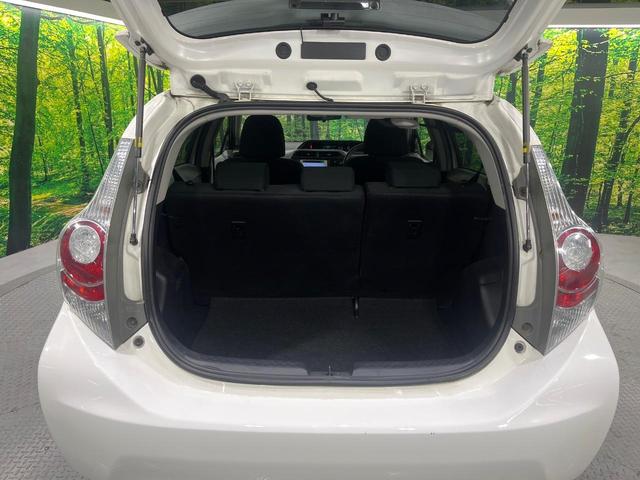 アクア Ｓ　禁煙車　純正ナビ　Ｂｌｕｅｔｏｏｔｈ再生　オートエアコン　ＥＴＣ　キーレスエントリー　純正１５インチアルミホイール　電動格納ミラー　スペアタイヤ　ライトレベライザー（10枚目）