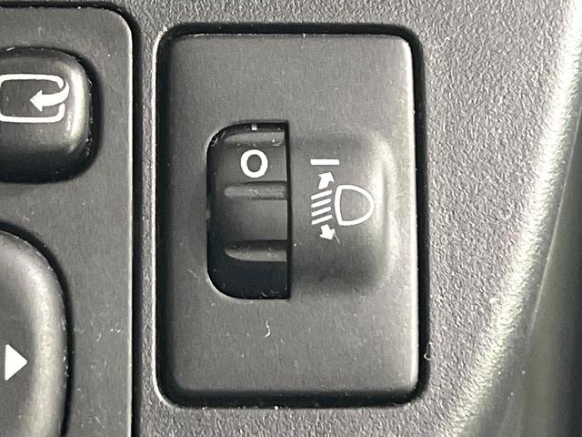 アクア Ｓ　禁煙車　純正ナビ　Ｂｌｕｅｔｏｏｔｈ再生　オートエアコン　ＥＴＣ　キーレスエントリー　純正１５インチアルミホイール　電動格納ミラー　スペアタイヤ　ライトレベライザー（26枚目）