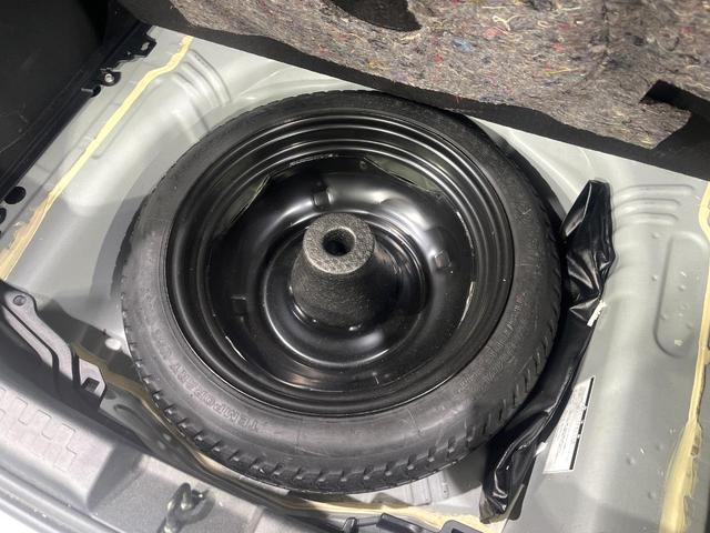 アクア Ｓ　禁煙車　純正ナビ　Ｂｌｕｅｔｏｏｔｈ再生　オートエアコン　ＥＴＣ　キーレスエントリー　純正１５インチアルミホイール　電動格納ミラー　スペアタイヤ　ライトレベライザー（34枚目）