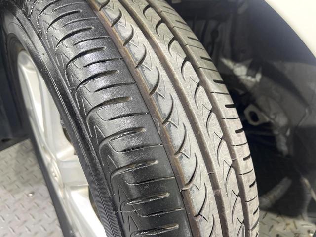 アクア Ｓ　禁煙車　純正ナビ　Ｂｌｕｅｔｏｏｔｈ再生　オートエアコン　ＥＴＣ　キーレスエントリー　純正１５インチアルミホイール　電動格納ミラー　スペアタイヤ　ライトレベライザー（50枚目）