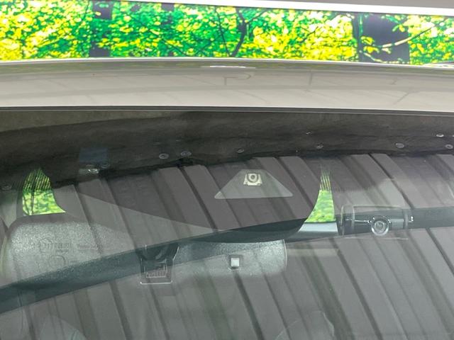 ヴェゼル ハイブリッドＺ・ホンダセンシング　禁煙車　後期型　衝突軽減装置　純正ナビ　バックカメラ　前席シートヒーター　パドルシフト　オートエアコン　ＬＥＤライト　オートライト　ＥＴＣ　レーンアシスト　純正１７インチＡＷ　アダプティブクルーズ（3枚目）