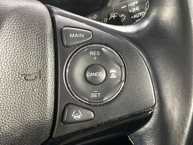 ヴェゼル ハイブリッドＺ・ホンダセンシング　禁煙車　後期型　衝突軽減装置　純正ナビ　バックカメラ　前席シートヒーター　パドルシフト　オートエアコン　ＬＥＤライト　オートライト　ＥＴＣ　レーンアシスト　純正１７インチＡＷ　アダプティブクルーズ（6枚目）
