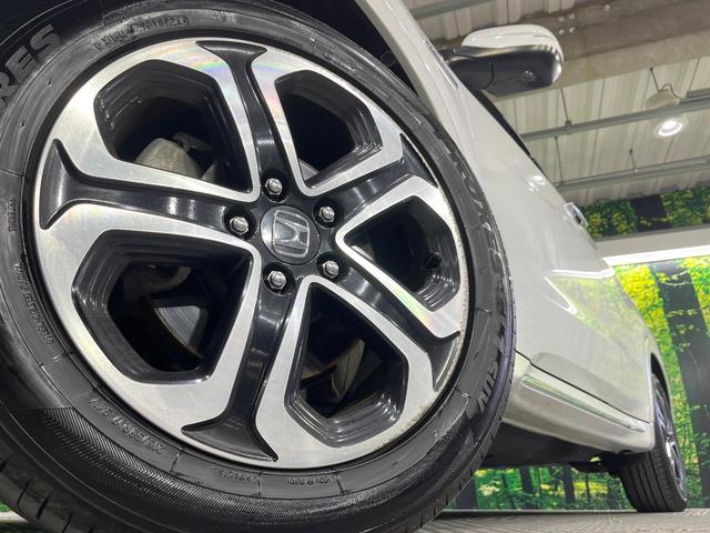 ヴェゼル ハイブリッドＺ・ホンダセンシング　禁煙車　後期型　衝突軽減装置　純正ナビ　バックカメラ　前席シートヒーター　パドルシフト　オートエアコン　ＬＥＤライト　オートライト　ＥＴＣ　レーンアシスト　純正１７インチＡＷ　アダプティブクルーズ（13枚目）