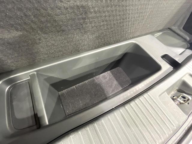ヴェゼル ハイブリッドＺ・ホンダセンシング　禁煙車　後期型　衝突軽減装置　純正ナビ　バックカメラ　前席シートヒーター　パドルシフト　オートエアコン　ＬＥＤライト　オートライト　ＥＴＣ　レーンアシスト　純正１７インチＡＷ　アダプティブクルーズ（54枚目）