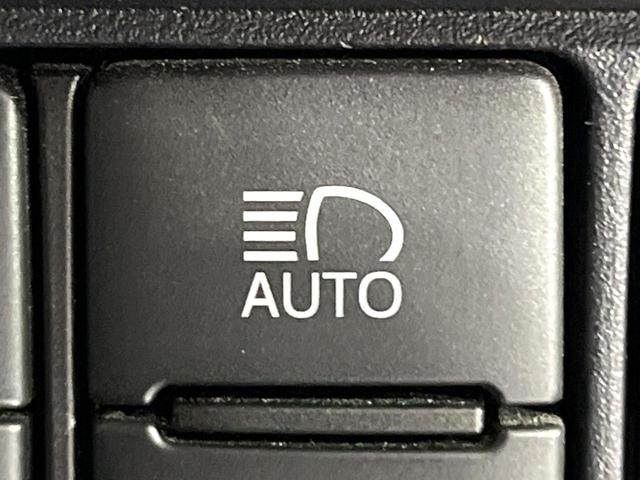 ヴォクシー ＺＳ　煌ＩＩ　禁煙車　後期型　セーフティセンス　ＢＩＧ－Ｘ１１型ナビ　フリップダウンモニター　バックカメラ　両側電動スライド　リアオートエアコン　車線逸脱警報　オートハイビーム　ＬＥＤライト　ＥＴＣ　ドラレコ（24枚目）