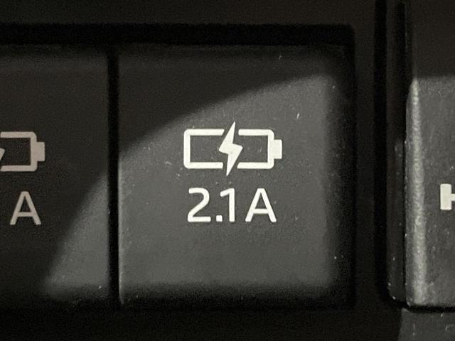 ヴォクシー ＺＳ　煌ＩＩ　禁煙車　後期型　セーフティセンス　ＢＩＧ－Ｘ１１型ナビ　フリップダウンモニター　バックカメラ　両側電動スライド　リアオートエアコン　車線逸脱警報　オートハイビーム　ＬＥＤライト　ＥＴＣ　ドラレコ（30枚目）