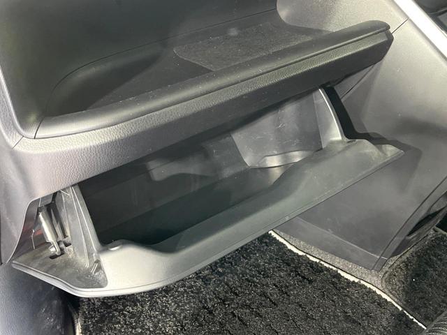 ヴォクシー ＺＳ　煌ＩＩ　禁煙車　後期型　セーフティセンス　ＢＩＧ－Ｘ１１型ナビ　フリップダウンモニター　バックカメラ　両側電動スライド　リアオートエアコン　車線逸脱警報　オートハイビーム　ＬＥＤライト　ＥＴＣ　ドラレコ（35枚目）