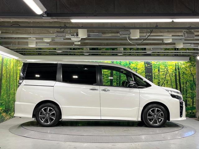 ヴォクシー ＺＳ　煌ＩＩ　禁煙車　後期型　セーフティセンス　ＢＩＧ－Ｘ１１型ナビ　フリップダウンモニター　バックカメラ　両側電動スライド　リアオートエアコン　車線逸脱警報　オートハイビーム　ＬＥＤライト　ＥＴＣ　ドラレコ（43枚目）