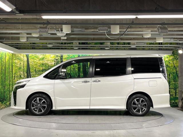 ヴォクシー ＺＳ　煌ＩＩ　禁煙車　後期型　セーフティセンス　ＢＩＧ－Ｘ１１型ナビ　フリップダウンモニター　バックカメラ　両側電動スライド　リアオートエアコン　車線逸脱警報　オートハイビーム　ＬＥＤライト　ＥＴＣ　ドラレコ（45枚目）
