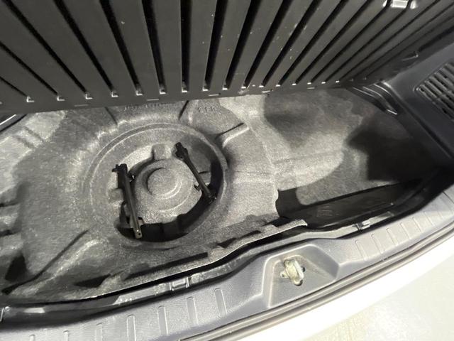 ヴォクシー ＺＳ　煌ＩＩ　禁煙車　後期型　セーフティセンス　ＢＩＧ－Ｘ１１型ナビ　フリップダウンモニター　バックカメラ　両側電動スライド　リアオートエアコン　車線逸脱警報　オートハイビーム　ＬＥＤライト　ＥＴＣ　ドラレコ（49枚目）