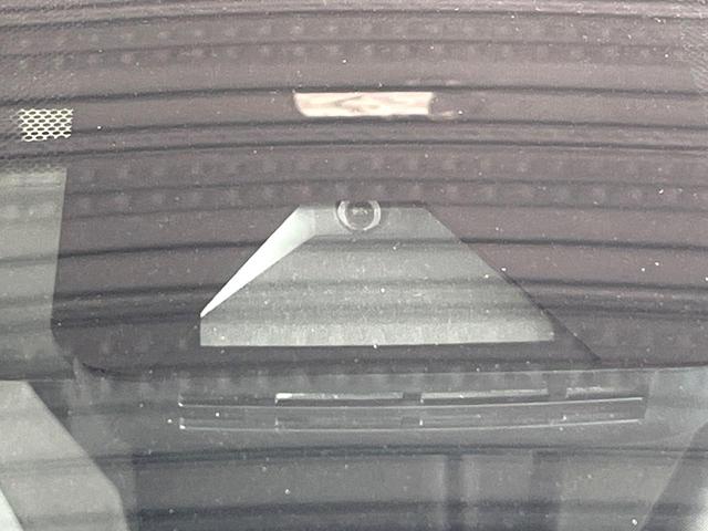 ヤリス X 禁煙車 衝突軽減装置 純正ディスプレイオーディオ バックカメラ クリアランスソナー オートハイビーム スマートキー Bluetooth ステアリングスイッチ バニティミラー(3枚目)