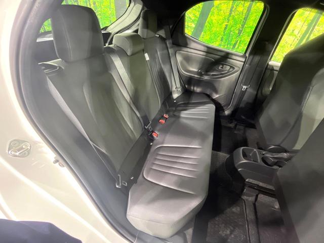 ヤリス X 禁煙車 衝突軽減装置 純正ディスプレイオーディオ バックカメラ クリアランスソナー オートハイビーム スマートキー Bluetooth ステアリングスイッチ バニティミラー(10枚目)