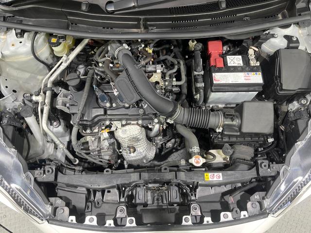 ヤリス X 禁煙車 衝突軽減装置 純正ディスプレイオーディオ バックカメラ クリアランスソナー オートハイビーム スマートキー Bluetooth ステアリングスイッチ バニティミラー(18枚目)