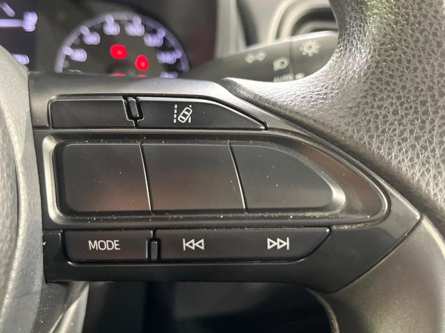 ヤリス X 禁煙車 衝突軽減装置 純正ディスプレイオーディオ バックカメラ クリアランスソナー オートハイビーム スマートキー Bluetooth ステアリングスイッチ バニティミラー(25枚目)