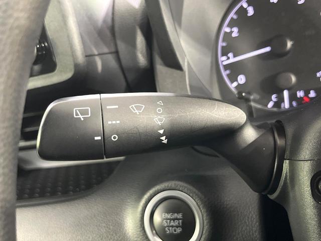 ヤリス X 禁煙車 衝突軽減装置 純正ディスプレイオーディオ バックカメラ クリアランスソナー オートハイビーム スマートキー Bluetooth ステアリングスイッチ バニティミラー(26枚目)