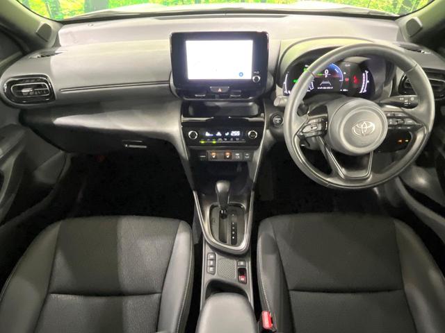 ヤリスクロス ハイブリッドＺ　禁煙車　セーフティセンス　ナビ機能付純正ディスプレイ　全周囲カメラ　ブラインドスポットモニター　前席シートヒーター　パワーシート　ステアリングヒーター　オートハイビーム　ＬＥＤライト　純正１８ＡＷ（2枚目）