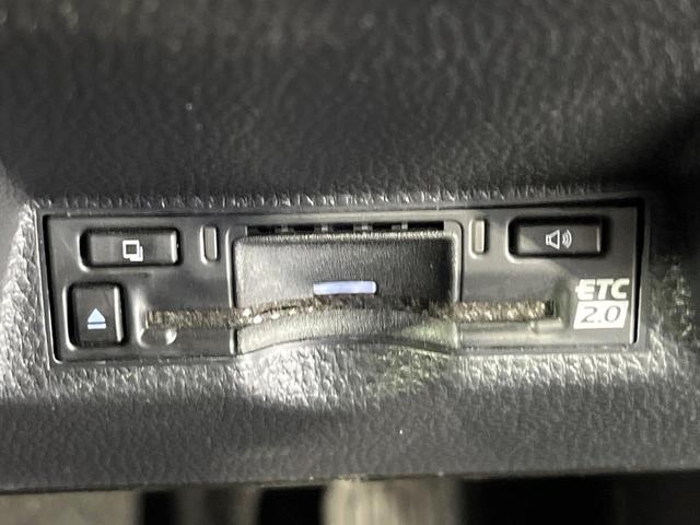 ヤリスクロス ハイブリッドＺ　禁煙車　セーフティセンス　ナビ機能付純正ディスプレイ　全周囲カメラ　ブラインドスポットモニター　前席シートヒーター　パワーシート　ステアリングヒーター　オートハイビーム　ＬＥＤライト　純正１８ＡＷ（7枚目）