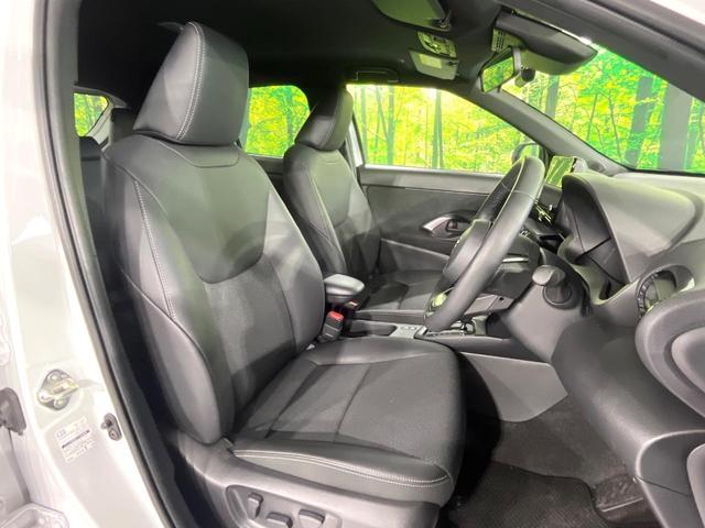 ヤリスクロス ハイブリッドＺ　禁煙車　セーフティセンス　ナビ機能付純正ディスプレイ　全周囲カメラ　ブラインドスポットモニター　前席シートヒーター　パワーシート　ステアリングヒーター　オートハイビーム　ＬＥＤライト　純正１８ＡＷ（8枚目）