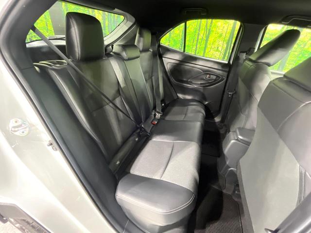 ヤリスクロス ハイブリッドＺ　禁煙車　セーフティセンス　ナビ機能付純正ディスプレイ　全周囲カメラ　ブラインドスポットモニター　前席シートヒーター　パワーシート　ステアリングヒーター　オートハイビーム　ＬＥＤライト　純正１８ＡＷ（9枚目）