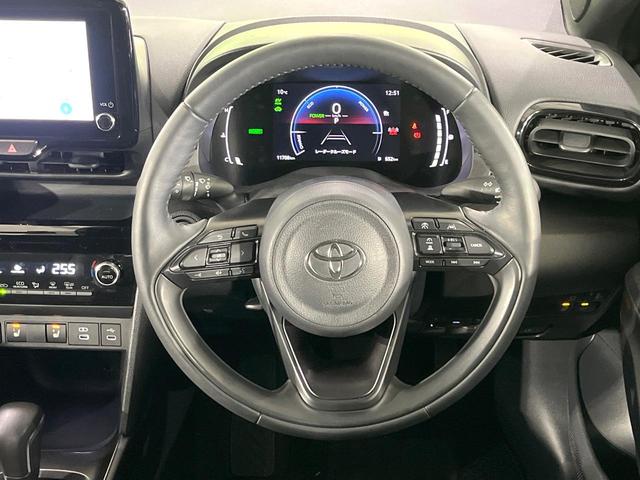 ヤリスクロス ハイブリッドＺ　禁煙車　セーフティセンス　ナビ機能付純正ディスプレイ　全周囲カメラ　ブラインドスポットモニター　前席シートヒーター　パワーシート　ステアリングヒーター　オートハイビーム　ＬＥＤライト　純正１８ＡＷ（11枚目）