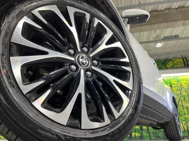 ヤリスクロス ハイブリッドＺ　禁煙車　セーフティセンス　ナビ機能付純正ディスプレイ　全周囲カメラ　ブラインドスポットモニター　前席シートヒーター　パワーシート　ステアリングヒーター　オートハイビーム　ＬＥＤライト　純正１８ＡＷ（13枚目）