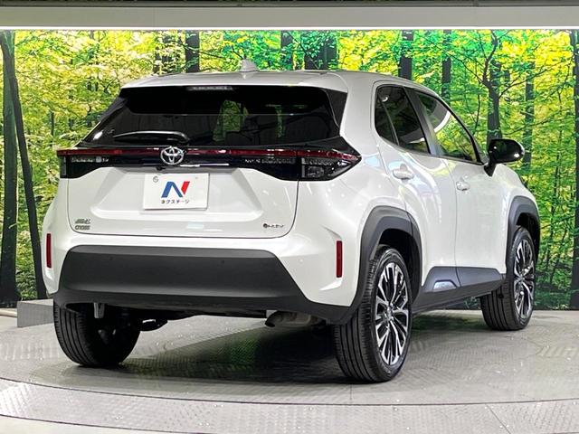 ヤリスクロス ハイブリッドＺ　禁煙車　セーフティセンス　ナビ機能付純正ディスプレイ　全周囲カメラ　ブラインドスポットモニター　前席シートヒーター　パワーシート　ステアリングヒーター　オートハイビーム　ＬＥＤライト　純正１８ＡＷ（17枚目）