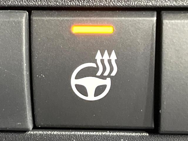 ヤリスクロス ハイブリッドＺ　禁煙車　セーフティセンス　ナビ機能付純正ディスプレイ　全周囲カメラ　ブラインドスポットモニター　前席シートヒーター　パワーシート　ステアリングヒーター　オートハイビーム　ＬＥＤライト　純正１８ＡＷ（22枚目）