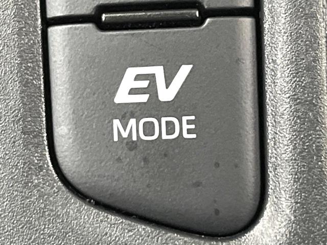 ヤリスクロス ハイブリッドＺ　禁煙車　セーフティセンス　ナビ機能付純正ディスプレイ　全周囲カメラ　ブラインドスポットモニター　前席シートヒーター　パワーシート　ステアリングヒーター　オートハイビーム　ＬＥＤライト　純正１８ＡＷ（34枚目）