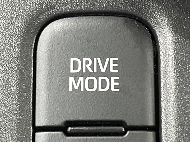 ヤリスクロス ハイブリッドＺ　禁煙車　セーフティセンス　ナビ機能付純正ディスプレイ　全周囲カメラ　ブラインドスポットモニター　前席シートヒーター　パワーシート　ステアリングヒーター　オートハイビーム　ＬＥＤライト　純正１８ＡＷ（35枚目）