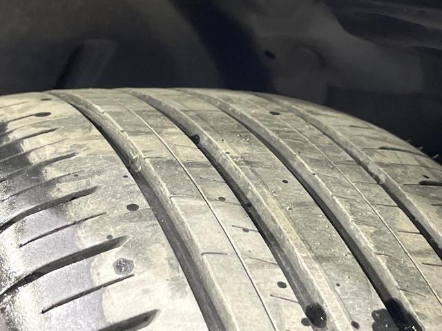 ヤリスクロス ハイブリッドＺ　禁煙車　セーフティセンス　ナビ機能付純正ディスプレイ　全周囲カメラ　ブラインドスポットモニター　前席シートヒーター　パワーシート　ステアリングヒーター　オートハイビーム　ＬＥＤライト　純正１８ＡＷ（45枚目）