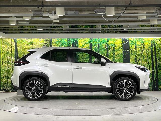 ヤリスクロス ハイブリッドＺ　禁煙車　セーフティセンス　ナビ機能付純正ディスプレイ　全周囲カメラ　ブラインドスポットモニター　前席シートヒーター　パワーシート　ステアリングヒーター　オートハイビーム　ＬＥＤライト　純正１８ＡＷ（54枚目）