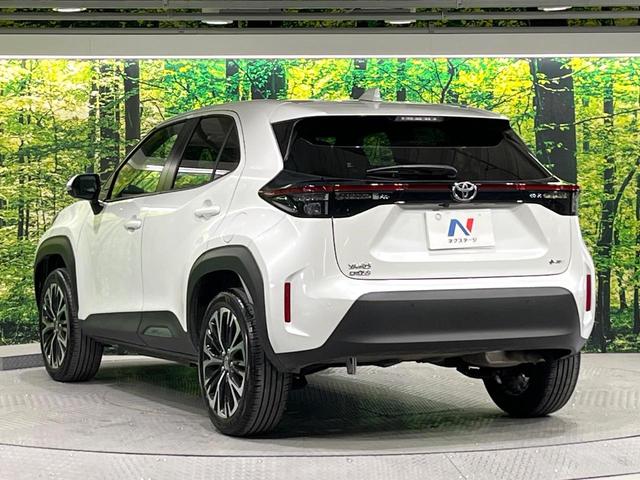 ヤリスクロス ハイブリッドＺ　禁煙車　セーフティセンス　ナビ機能付純正ディスプレイ　全周囲カメラ　ブラインドスポットモニター　前席シートヒーター　パワーシート　ステアリングヒーター　オートハイビーム　ＬＥＤライト　純正１８ＡＷ（55枚目）