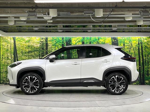 ヤリスクロス ハイブリッドＺ　禁煙車　セーフティセンス　ナビ機能付純正ディスプレイ　全周囲カメラ　ブラインドスポットモニター　前席シートヒーター　パワーシート　ステアリングヒーター　オートハイビーム　ＬＥＤライト　純正１８ＡＷ（56枚目）