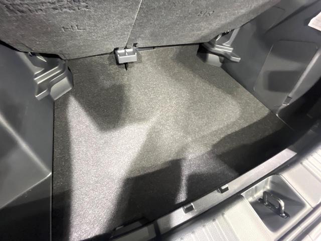 ヤリスクロス ハイブリッドＺ　禁煙車　セーフティセンス　ナビ機能付純正ディスプレイ　全周囲カメラ　ブラインドスポットモニター　前席シートヒーター　パワーシート　ステアリングヒーター　オートハイビーム　ＬＥＤライト　純正１８ＡＷ（60枚目）